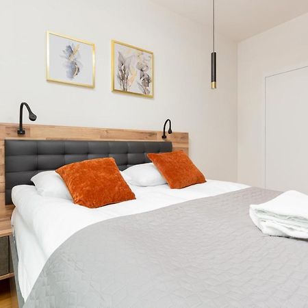 Park Arkadia Apartment With Parking Mokotow By Noclegi Renters Varşovia Exterior foto